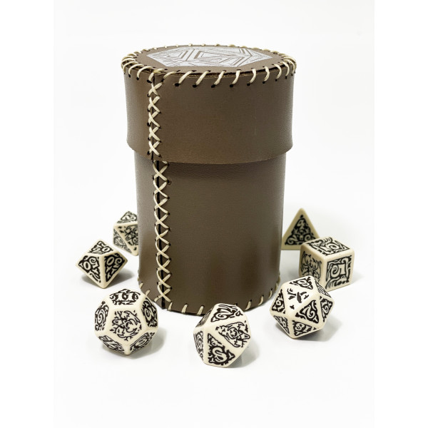 Стакан для кубиков D20 коричневый Dice Cup