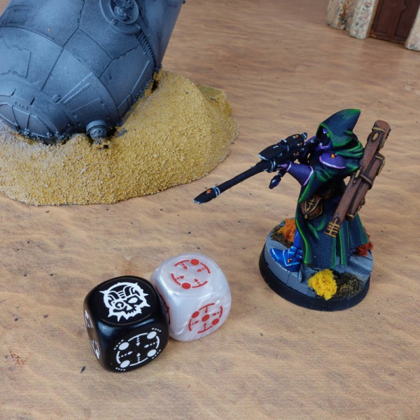 Набір кубиків Crosshairs Compact D6: Black & Pearl Dice Set
